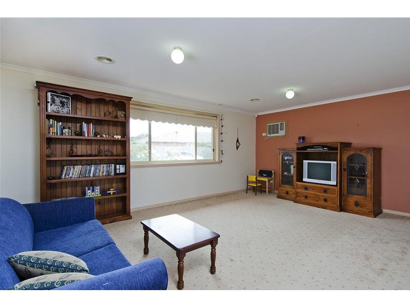 14 Oakwood Crescent, Hoppers Crossing VIC 3029
