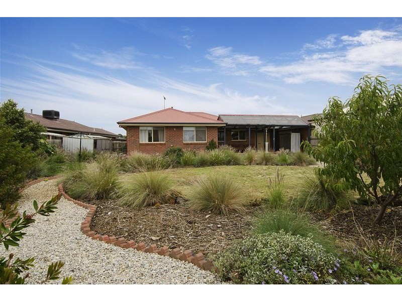 14 Oakwood Crescent, Hoppers Crossing VIC 3029