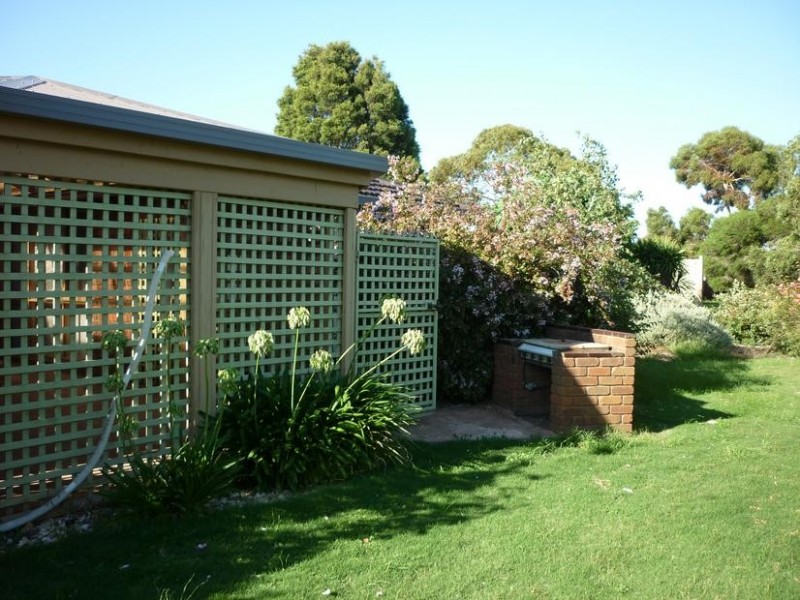 27 Wynarka Drive, Hoppers Crossing VIC 3029