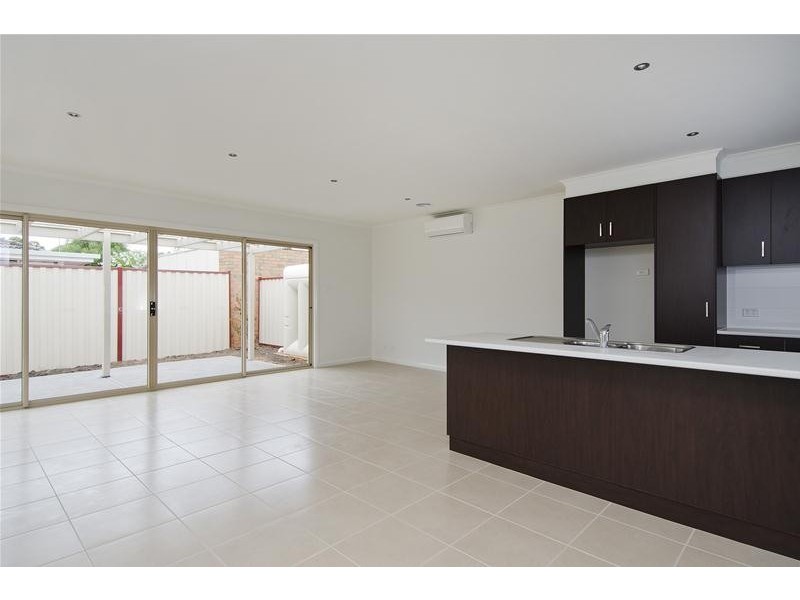 1/25a Tower Road, Werribee VIC 3030