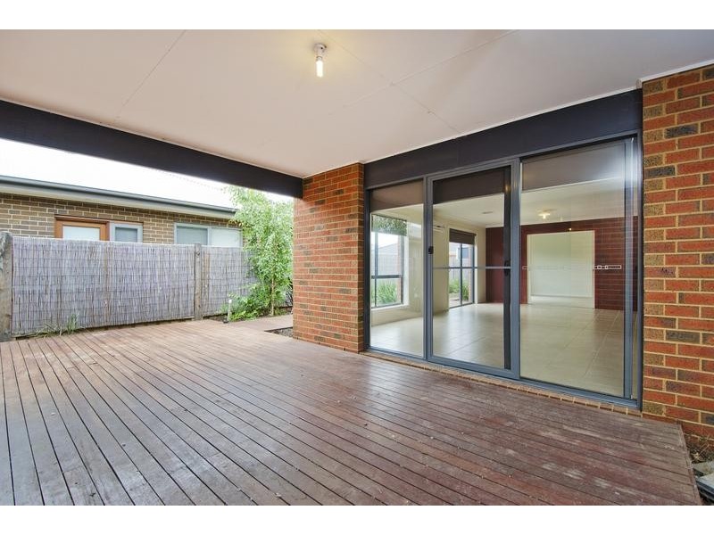 73 FANTAIL CRESCENT, Williams Landing VIC 3027