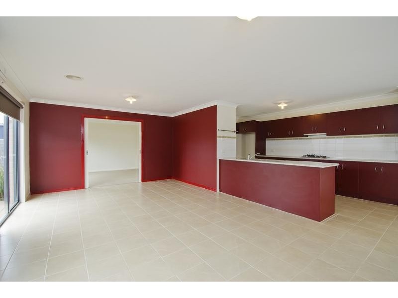 73 FANTAIL CRESCENT, Williams Landing VIC 3027