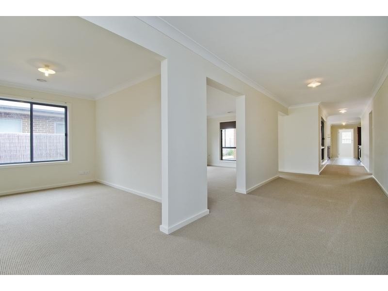 73 FANTAIL CRESCENT, Williams Landing VIC 3027