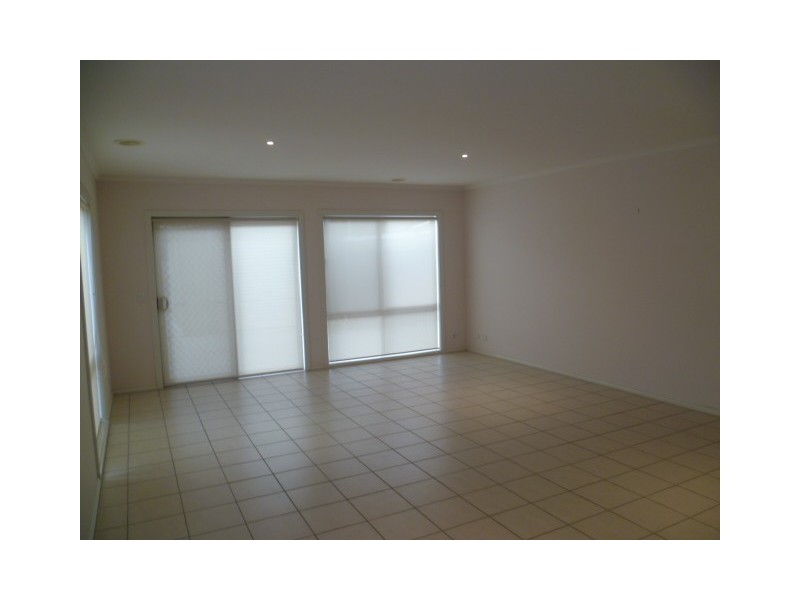 2/6 Salisbury Street, Werribee VIC 3030