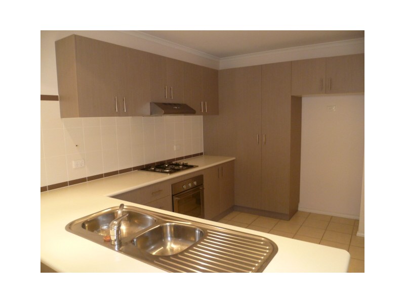 2/6 Salisbury Street, Werribee VIC 3030