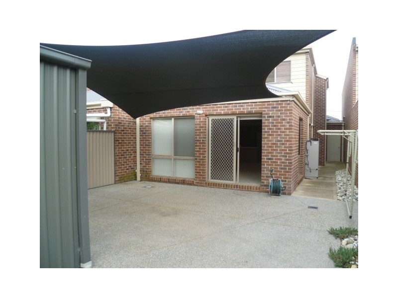 2/6 Salisbury Street, Werribee VIC 3030