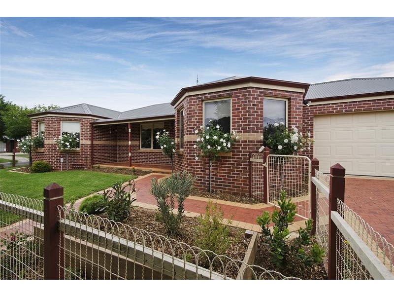 12 Nicholson Close, Werribee VIC 3030