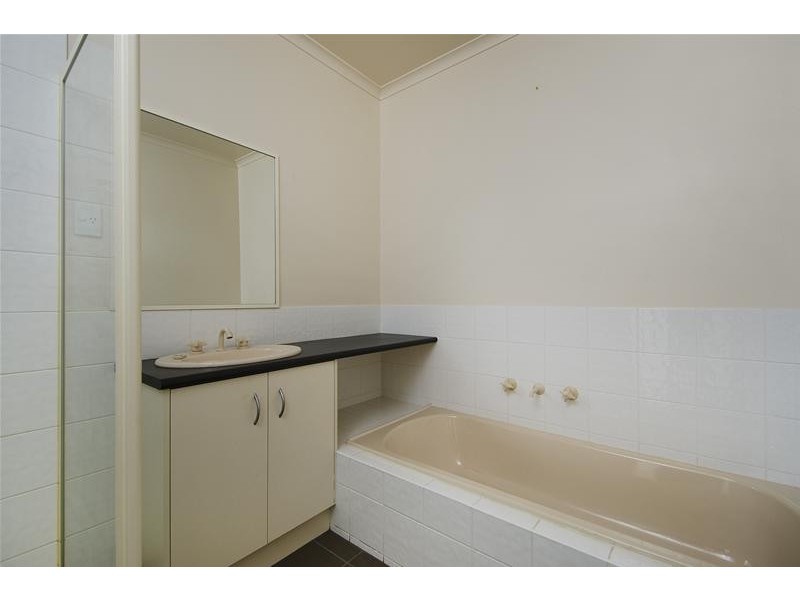 1/157 Ballan Road, Wyndham Vale VIC 3024