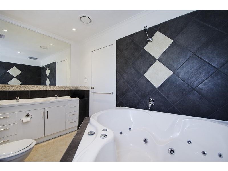 16 Buller Court, Hoppers Crossing VIC 3029