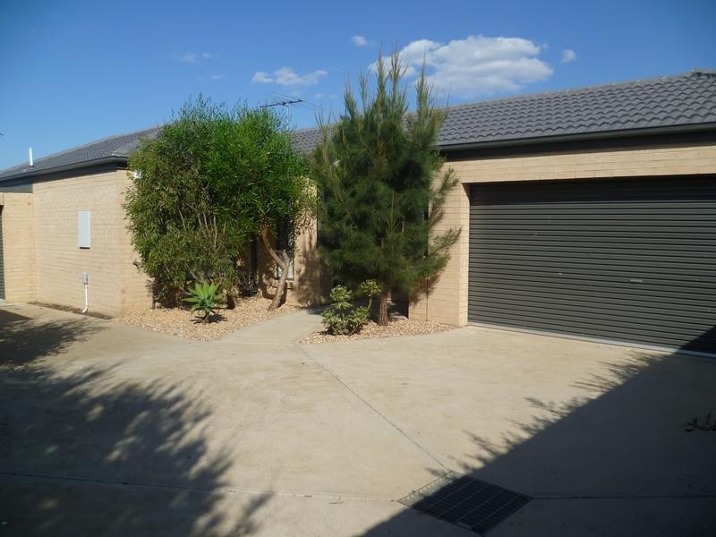 2/14 Mermaid Crescent, Wyndham Vale VIC 3024