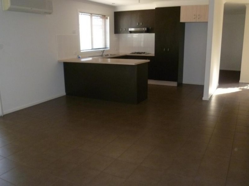 2/14 Mermaid Crescent, Wyndham Vale VIC 3024