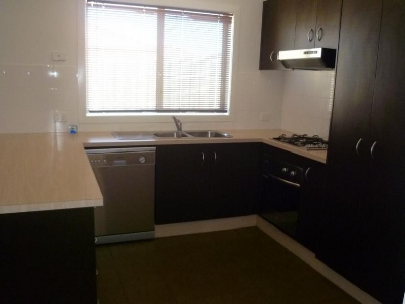 2/14 Mermaid Crescent, Wyndham Vale VIC 3024