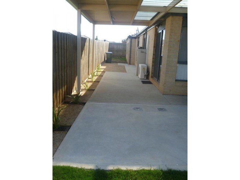 2/14 Mermaid Crescent, Wyndham Vale VIC 3024