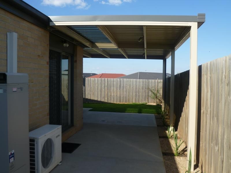 2/14 Mermaid Crescent, Wyndham Vale VIC 3024