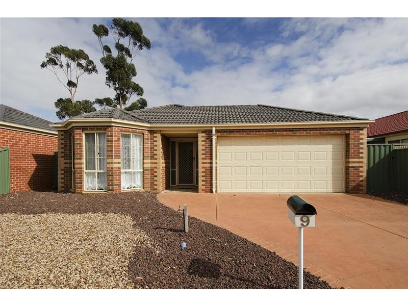 9 Paddington Grove, Wyndham Vale VIC 3024