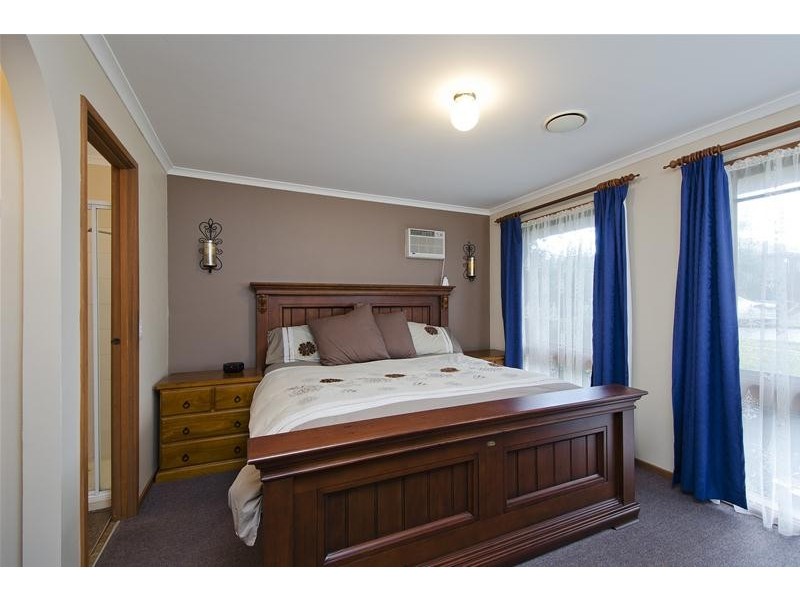 27 Angela Drive, Hoppers Crossing VIC 3029