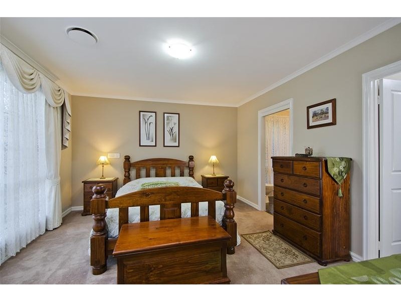 2 Henshaw Court, Werribee VIC 3030