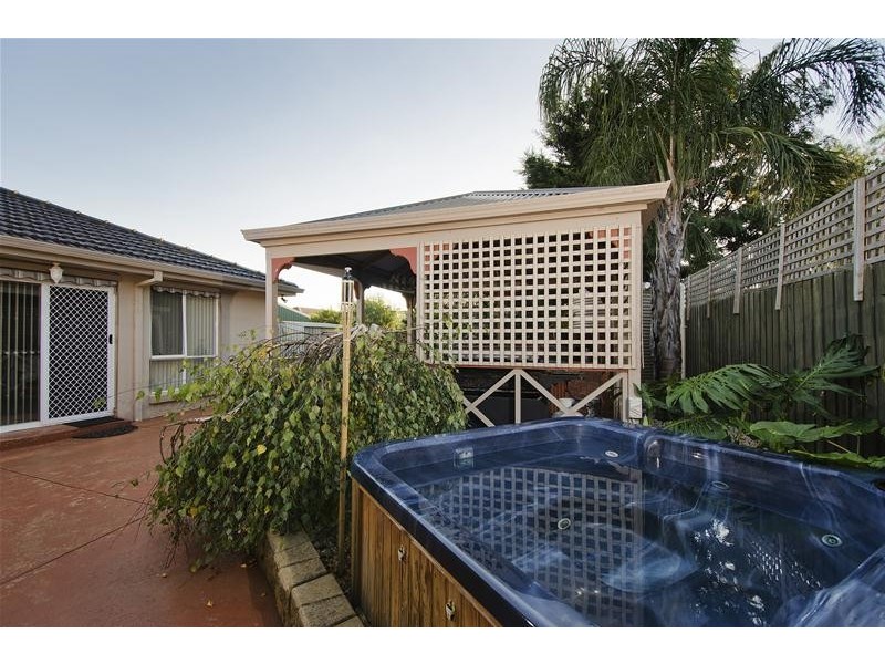 2 Henshaw Court, Werribee VIC 3030