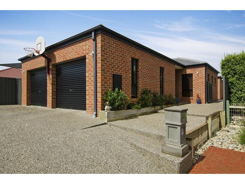 16 Stringybark Cl, Wyndham Vale VIC 3024