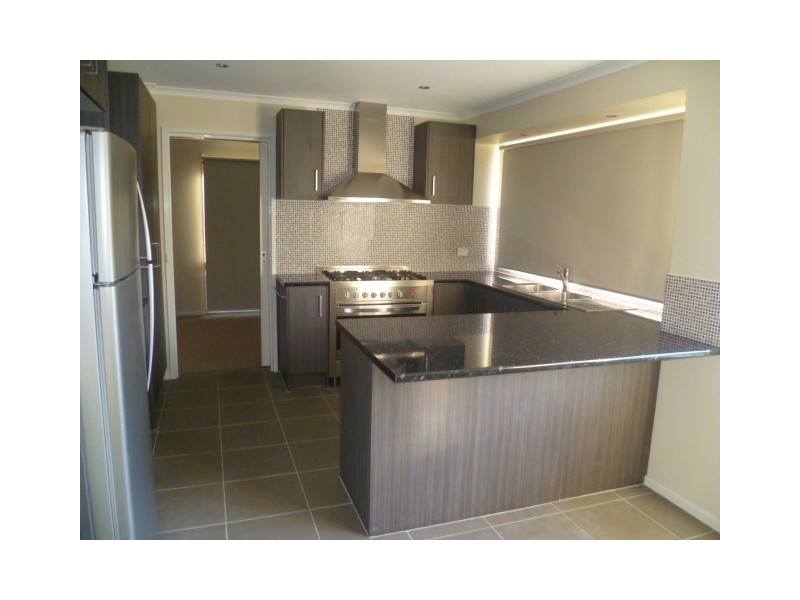 6 AURORA CRT,, Werribee VIC 3030