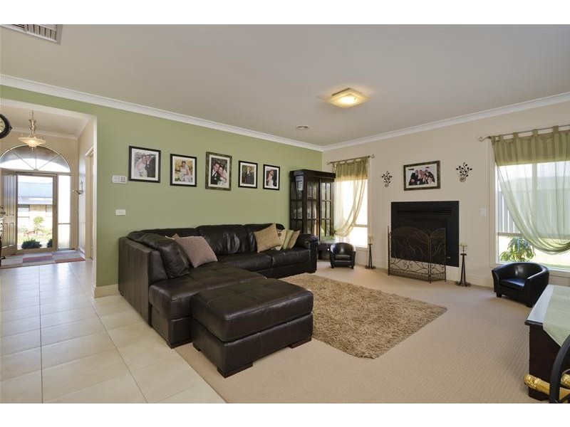 5 Glenmaggie Place, Wyndham Vale VIC 3024