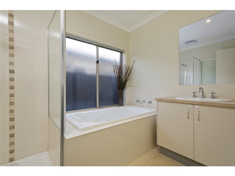 8 Exeter Avenue, Derrimut VIC 3030