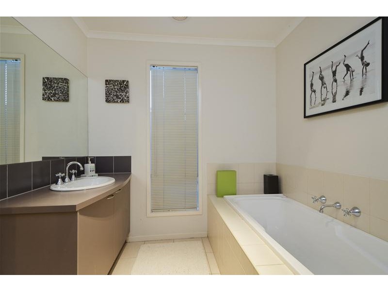 8 Eppalock Drive, Wyndham Vale VIC 3024