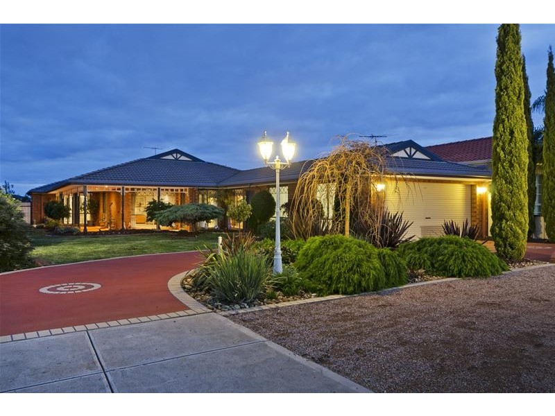 18 Golden Ash Grove, Hoppers Crossing VIC 3029