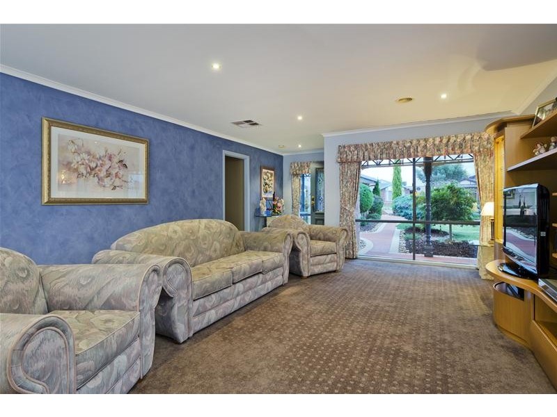 18 Golden Ash Grove, Hoppers Crossing VIC 3029
