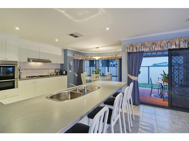 18 Golden Ash Grove, Hoppers Crossing VIC 3029