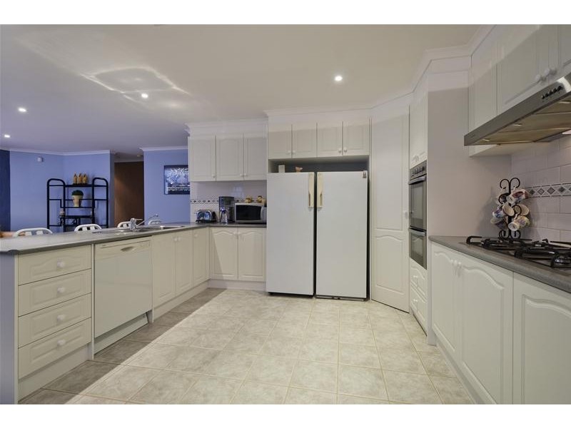 18 Golden Ash Grove, Hoppers Crossing VIC 3029