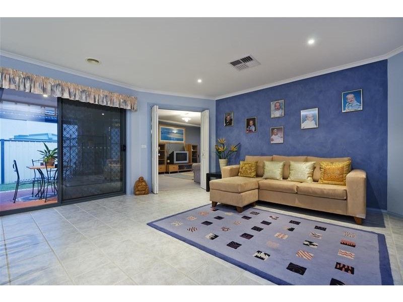 18 Golden Ash Grove, Hoppers Crossing VIC 3029