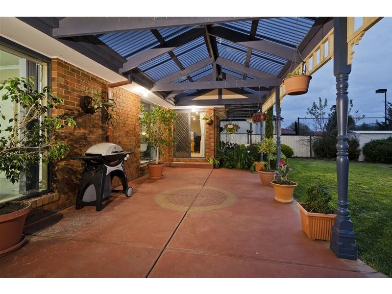 18 Golden Ash Grove, Hoppers Crossing VIC 3029