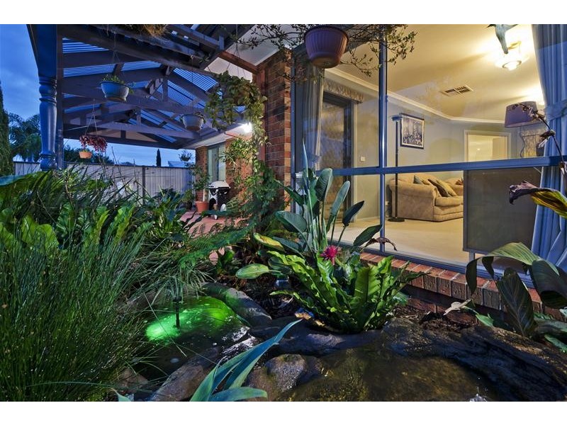 18 Golden Ash Grove, Hoppers Crossing VIC 3029