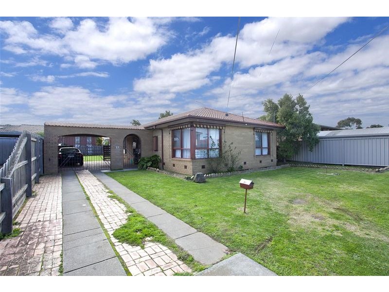 13 Charinga Drive, Werribee VIC 3030