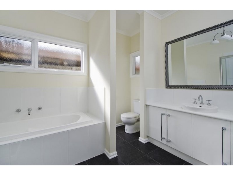 2/6 High St, Werribee VIC 3030