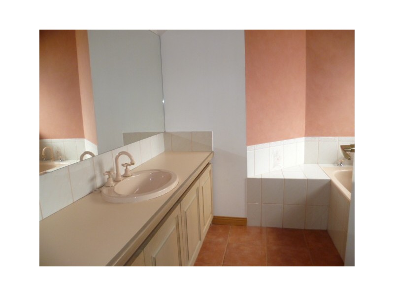 37 Grevillea Crescent, Hoppers Crossing VIC 3029