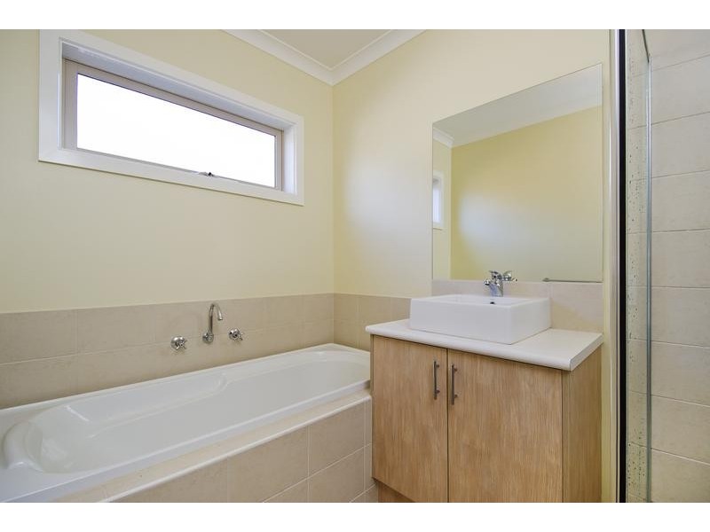 1/6 Bunya Pl, Werribee VIC 3030