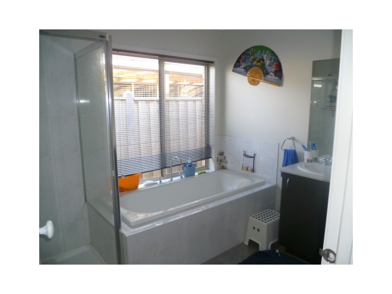 12 Woodswallow Place, Williams Landing VIC 3027