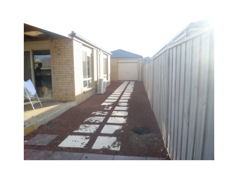 12 Woodswallow Place, Williams Landing VIC 3027