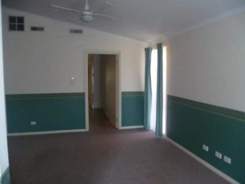 1/266 Greaves Street, Werribee VIC 3030