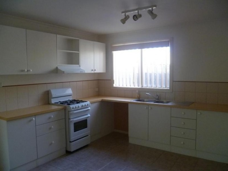 1/266 Greaves Street, Werribee VIC 3030