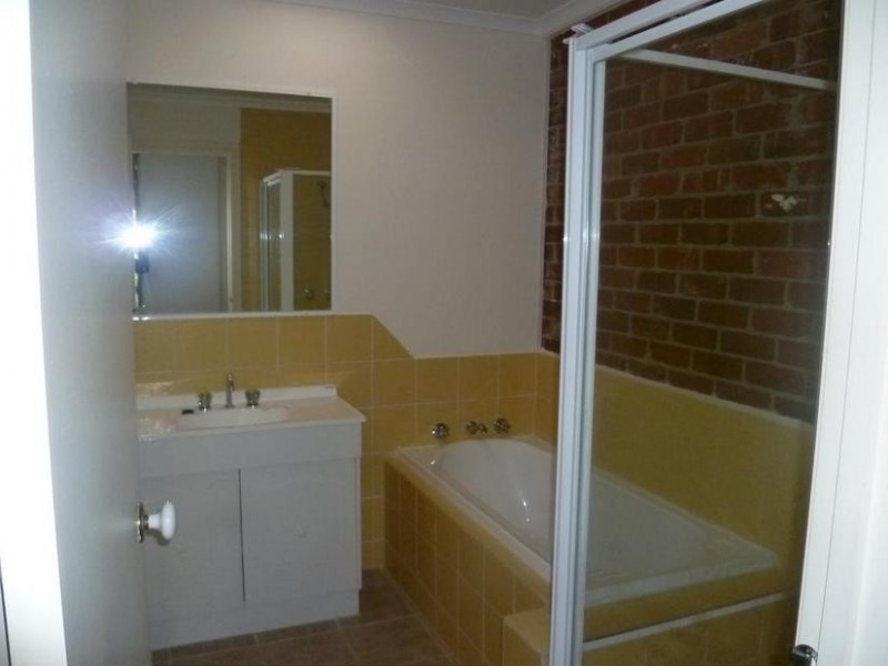 1/266 Greaves Street, Werribee VIC 3030