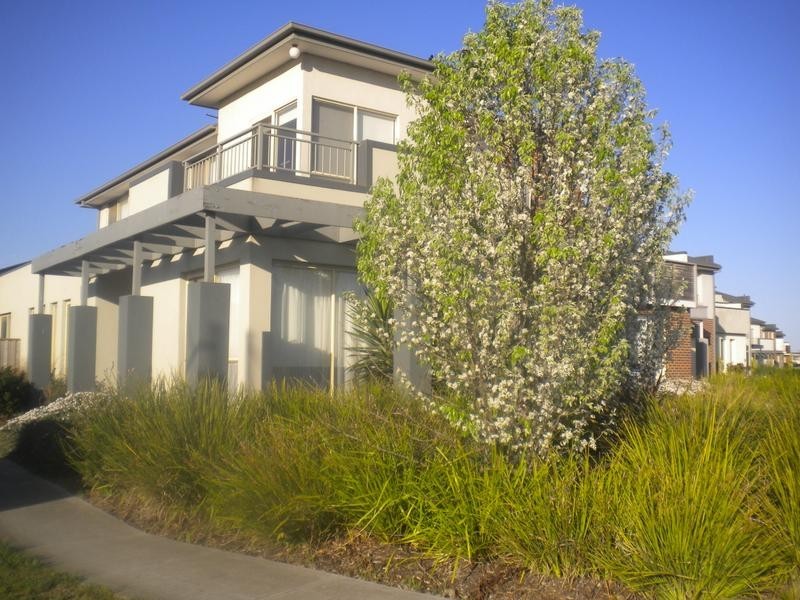 24 East Cornhill Dr, Point Cook VIC 3030