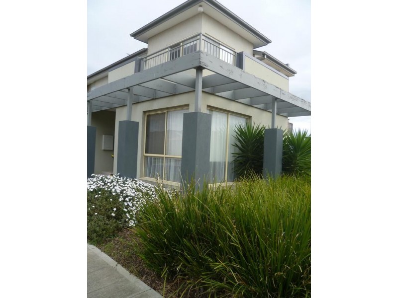 24 East Cornhill Dr, Point Cook VIC 3030