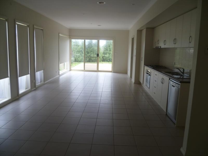 24 East Cornhill Dr, Point Cook VIC 3030