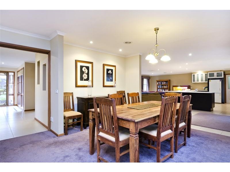 17 Olivetree Close, Werribee VIC 3030