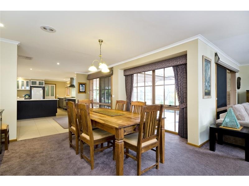 17 Olivetree Close, Werribee VIC 3030