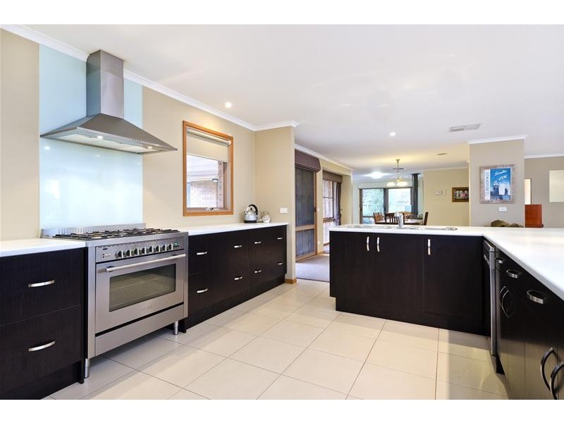 17 Olivetree Close, Werribee VIC 3030
