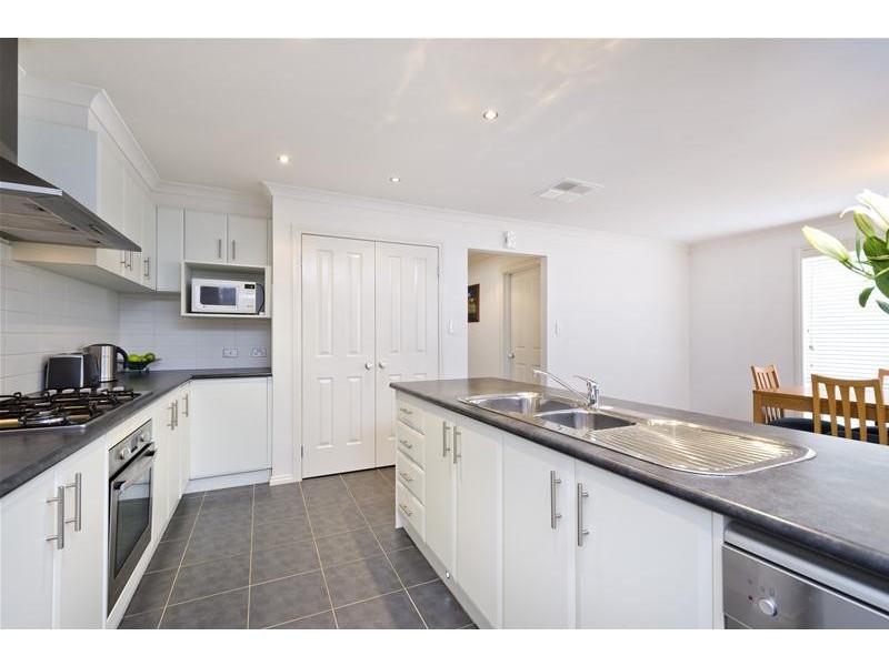 11 MacLarens Close, Wyndham Vale VIC 3024